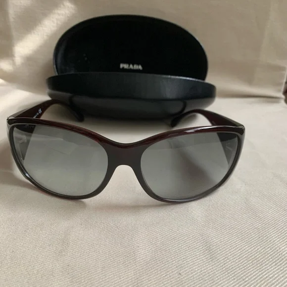 Prada brown sunglasses model spr07g with case. Prada 2005 Sunglasses Vintage Brown Tortoiseshell PR07GS SPR  main image 2